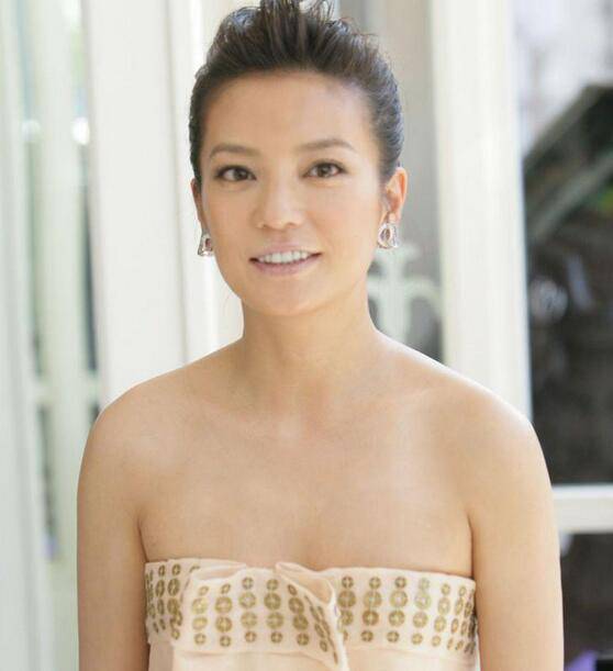 趙薇黃有龍婚紗照曝光 揭黃有龍個(gè)人資料家庭背景