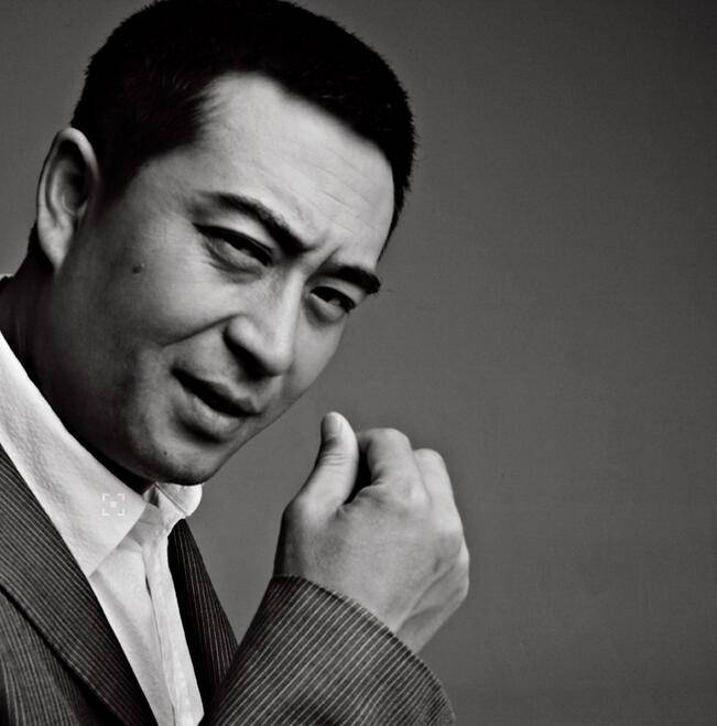 張嘉譯的老婆是誰 張嘉譯個(gè)人資料背景大揭秘