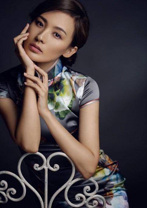 鄭羅茜個(gè)人資料  領(lǐng)家御姐 鄭羅茜蠻腰細(xì)腿被贊好身材