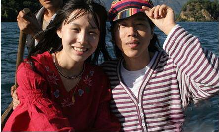 盧庚戌嬌妻張辛怡性感寫真 隱婚四年玩車震當眾激吻