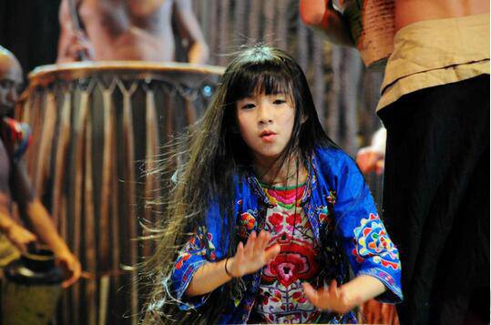 小彩旗老公是誰 楊麗萍外甥女小彩旗成名之路大揭秘