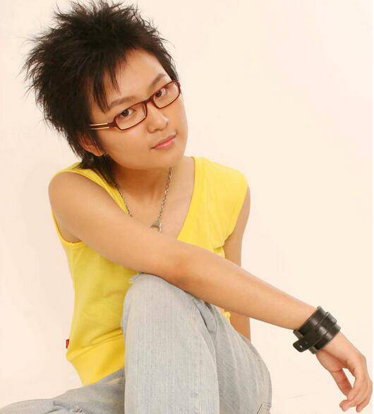 周筆暢個人資料背景 揭周筆暢整容前后對比照