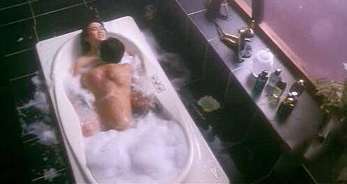 張敏激情三級片遭扒 全裸浴缸露奶劇照曝光