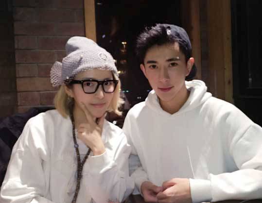 于朦朧登微博熱門實(shí)力遭質(zhì)疑 于朦朧整容對(duì)比