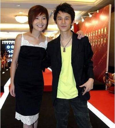 何炅究竟多大了 揭秘何炅王菁戀史及結(jié)婚照