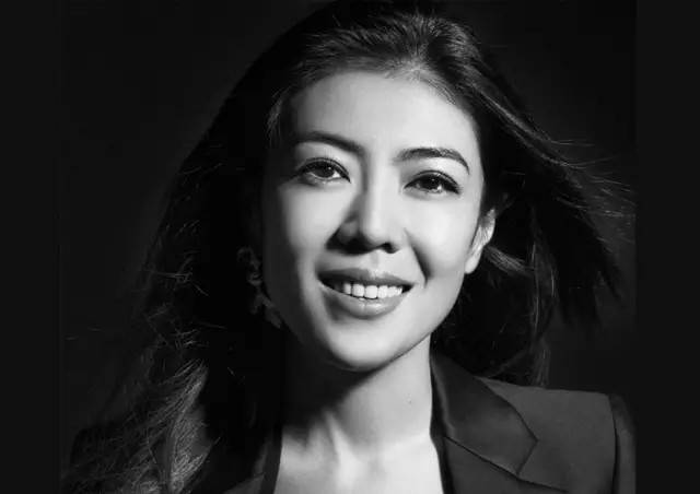 時(shí)尚女王蘇芒因 秋褲門(mén)  曾想自殺