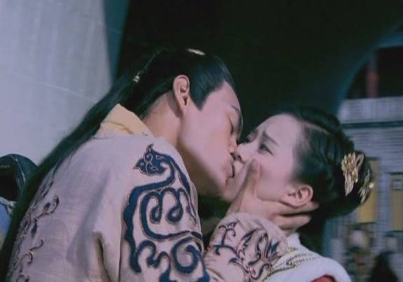 袁弘劉詩詩曾公開戀情 劉詩詩稱將初吻給了袁弘