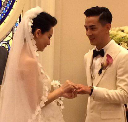 李承鉉戚薇怎么認(rèn)識的 結(jié)婚照唯美浪漫羨煞旁人