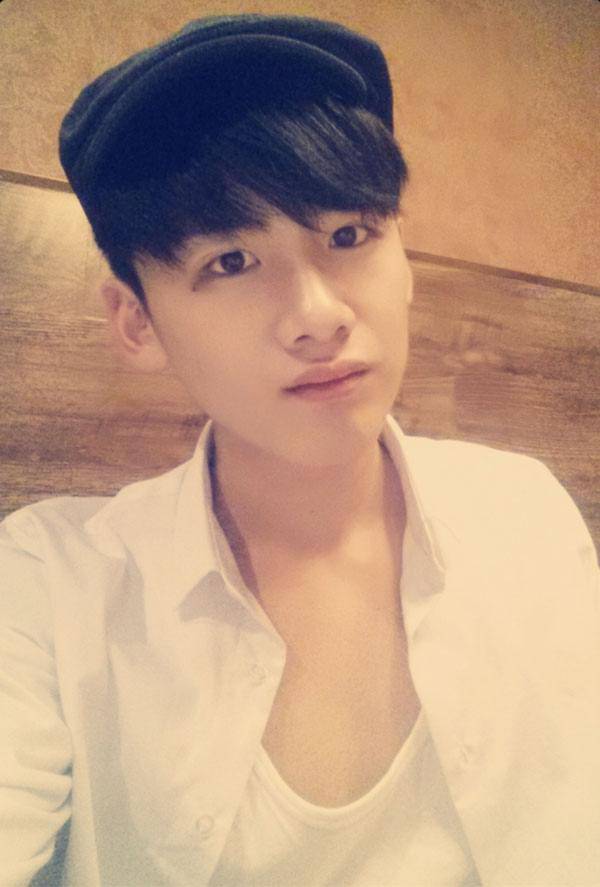 白敬亭自曝初吻經(jīng)歷 揭秘白敬亭個人資料