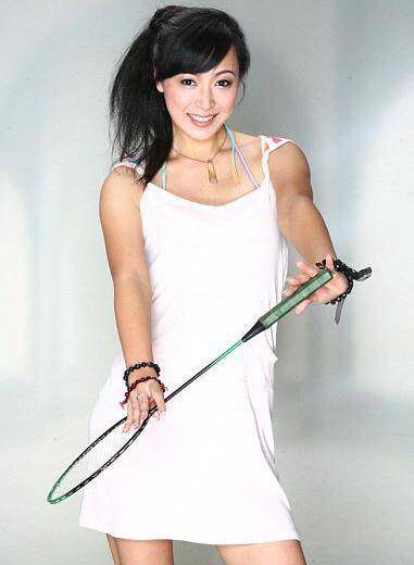 何炅究竟多大了 揭秘何炅王菁戀史及結(jié)婚照