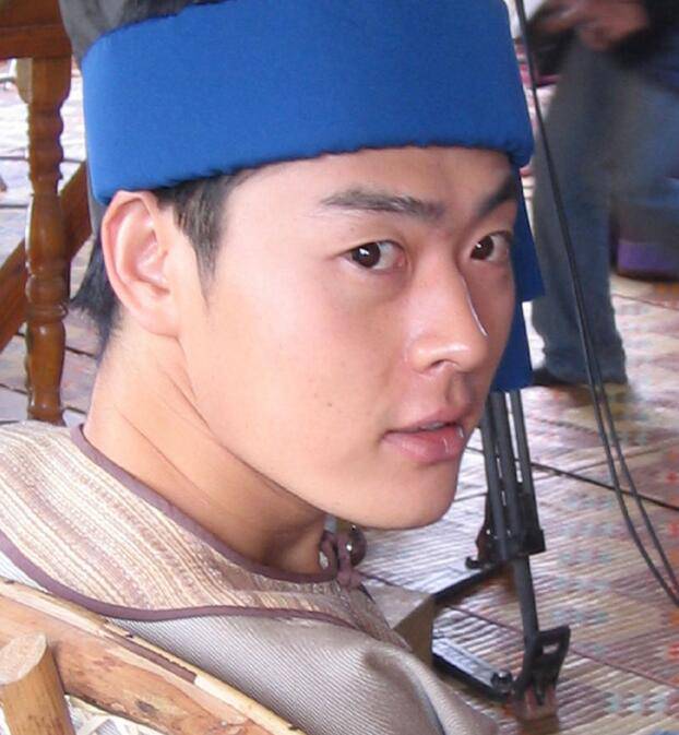 張桐個(gè)人資料曝光 患抑郁癥兩次自殺遭老婆攔截