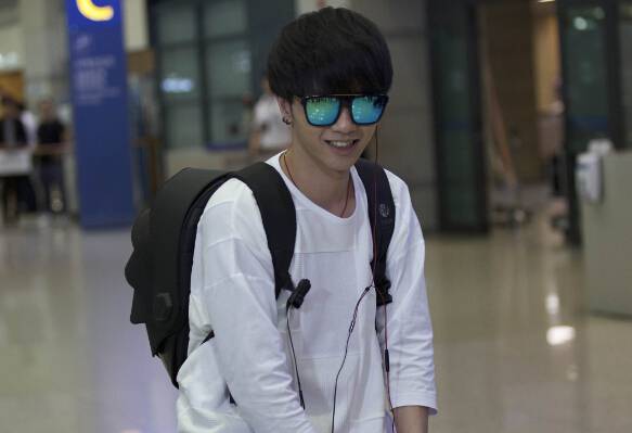 揭華晨宇的爸爸背景資料 華晨宇名副其實富二代