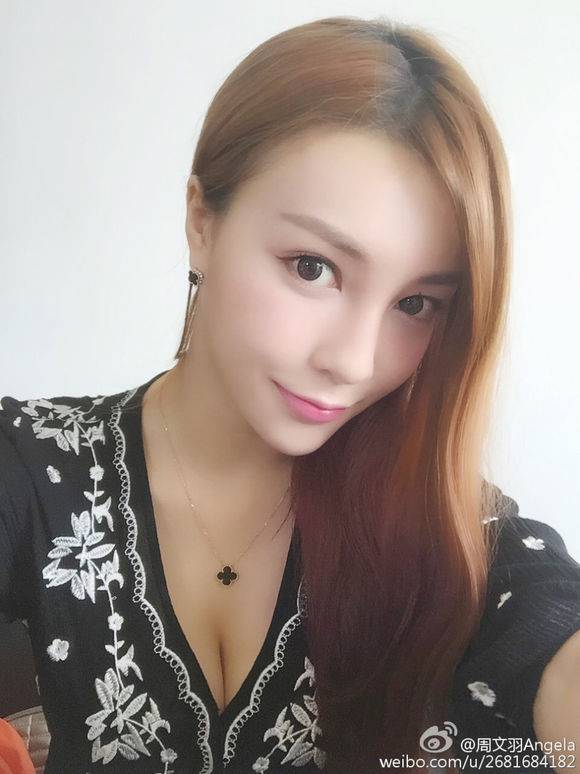 周文羽整容照對(duì)比 周文羽微博曬大量性感私房照