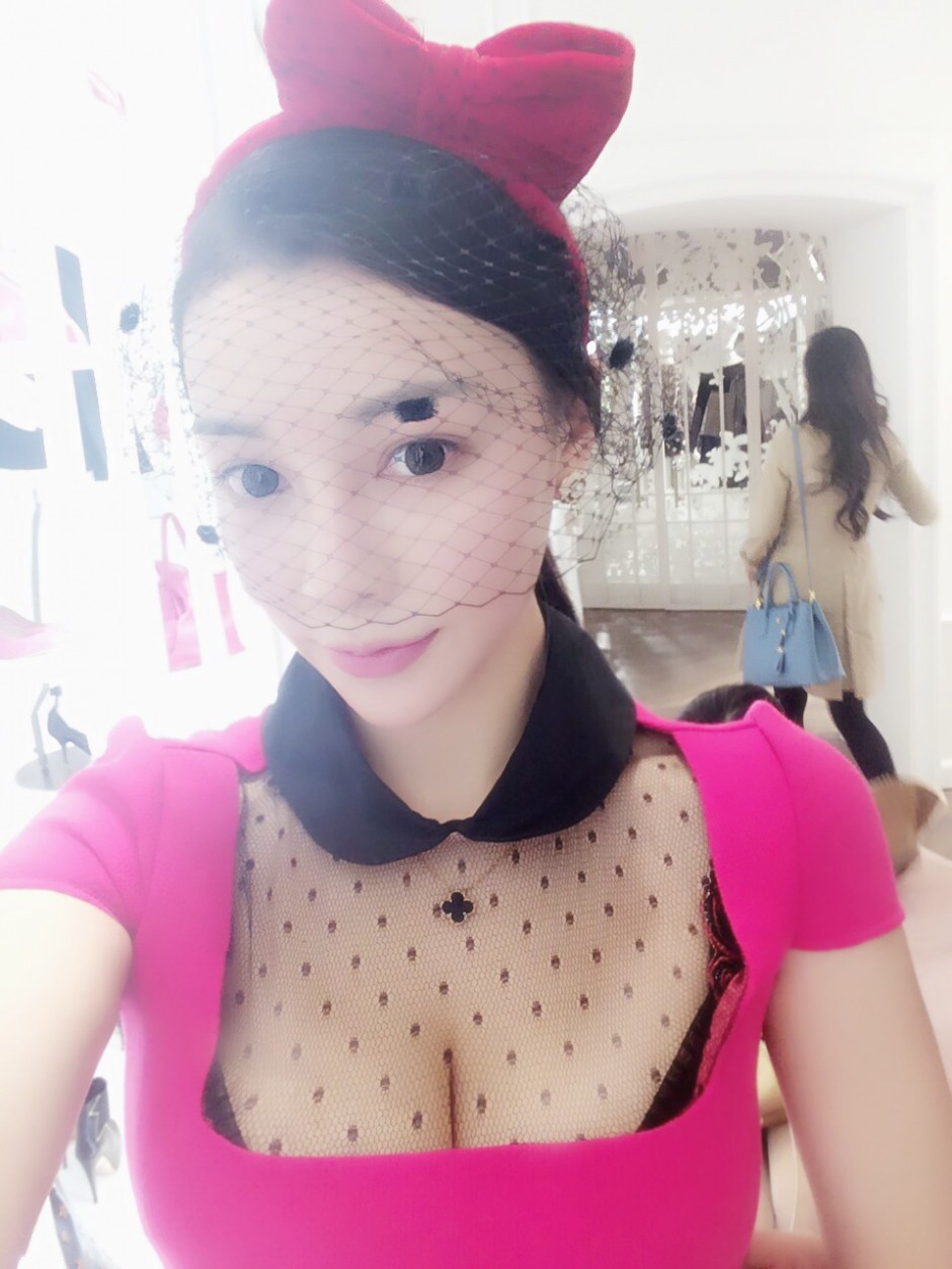 周文羽整容照對(duì)比 周文羽微博曬大量性感私房照