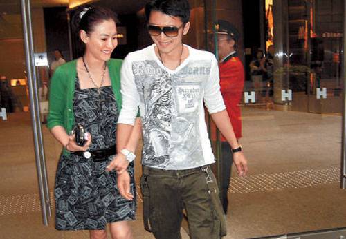 張柏芝談離婚淚崩 陳冠希張柏芝激情照片曝光