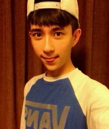 于朦朧登微博熱門實(shí)力遭質(zhì)疑 于朦朧整容對(duì)比