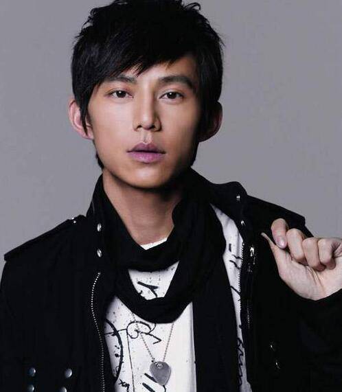 何炅究竟多大了 揭秘何炅王菁戀史及結(jié)婚照