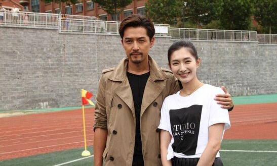 胡歌江疏影分手后首度同臺 兩人略顯尷尬