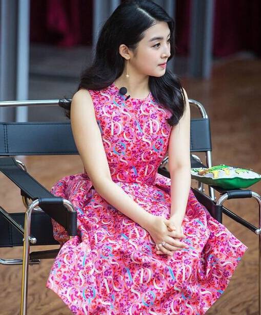 張含韻陪人睡覺照片外泄 張含韻男朋友被曝光