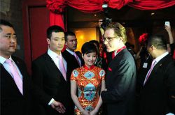 袁立與外國老公離婚內(nèi)幕 袁立牽手趙寶剛引熱議