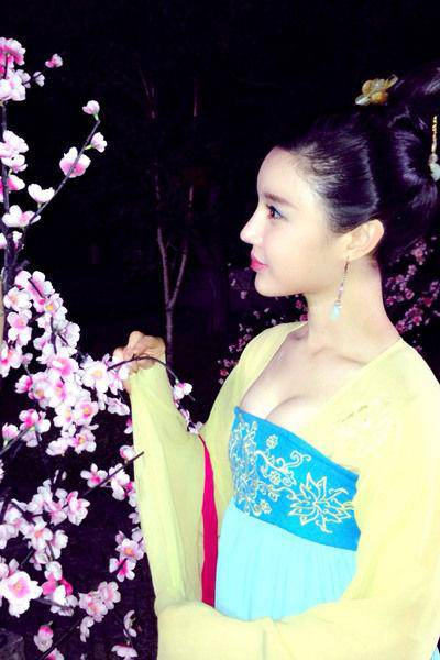 馮才人張溪庭個(gè)人資料 張溪庭被疑外圍女頭牌