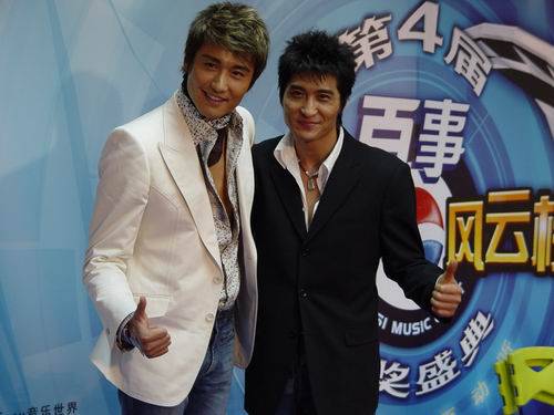 胡兵的哥哥胡東 曾因吸毒被捕