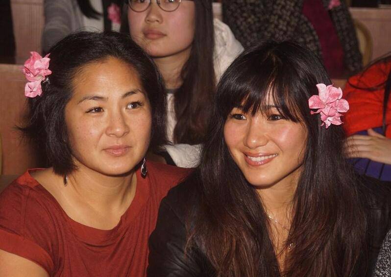 鄭佩佩有幾個(gè)孩子 鄭佩佩兒子女兒資料曝光