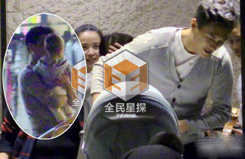 靳東家庭背景不一般 網(wǎng)曝靳東李佳結(jié)婚照