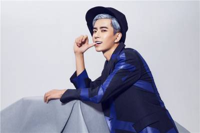 于朦朧登微博熱門實(shí)力遭質(zhì)疑 于朦朧整容對(duì)比