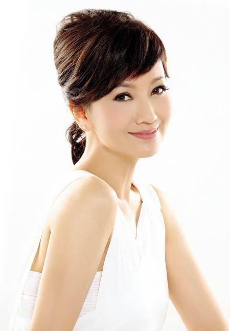 揭趙雅芝個(gè)人資料 歲月不饒人60歲素顏照顯老態(tài)