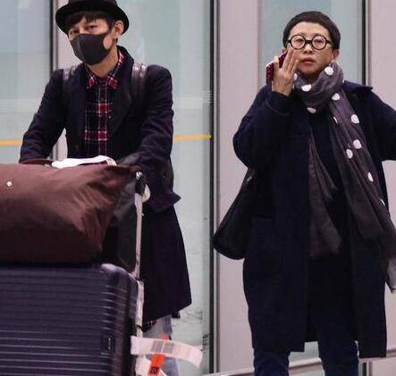 何炅究竟多大了 揭秘何炅王菁戀史及結(jié)婚照