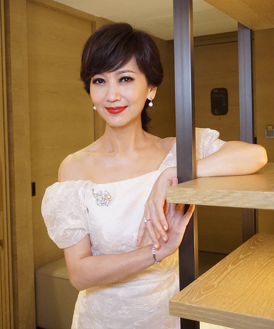 揭趙雅芝個(gè)人資料 歲月不饒人60歲素顏照顯老態(tài)