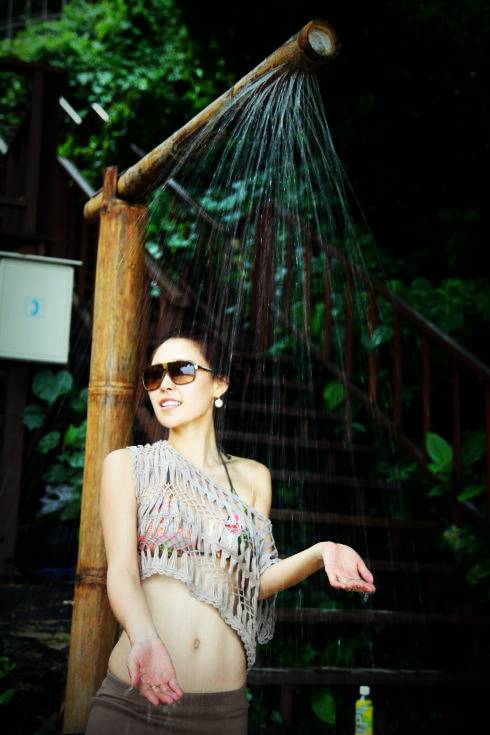 余思潞男人裝大膽談性話題 余思潞透視衣暴露圖