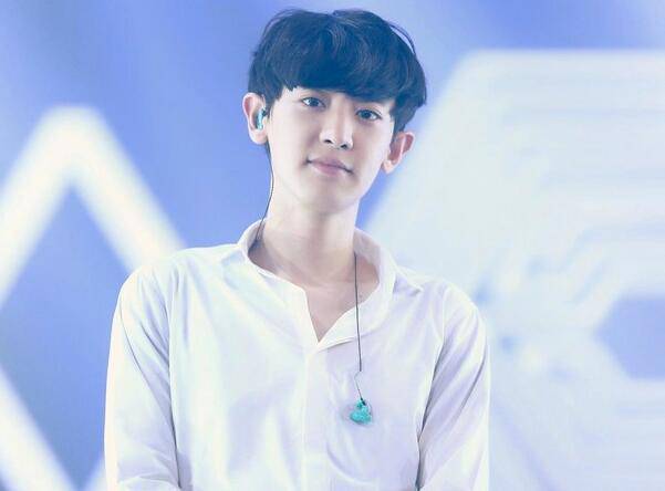 《我們結(jié)婚了》鄭秀晶與樸燦烈甜蜜親吻