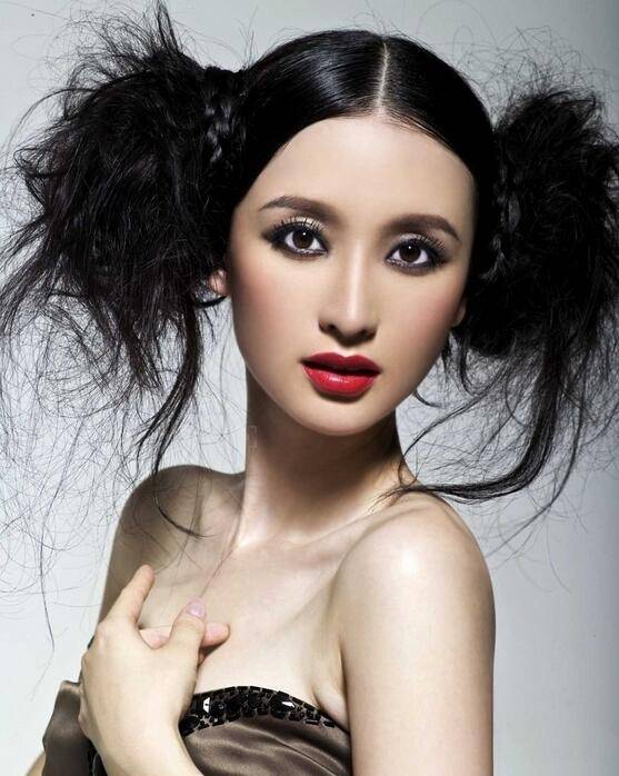 張萌個(gè)人資料 曝張萌隆胸前后對(duì)比照