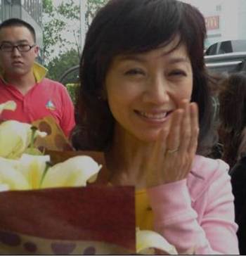 揭趙雅芝個(gè)人資料 歲月不饒人60歲素顏照顯老態(tài)