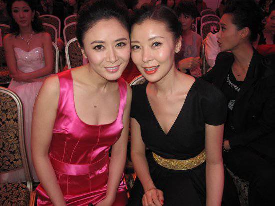 黃志忠現(xiàn)任老婆柯藍(lán)照片合集 揭黃志忠個(gè)人資料