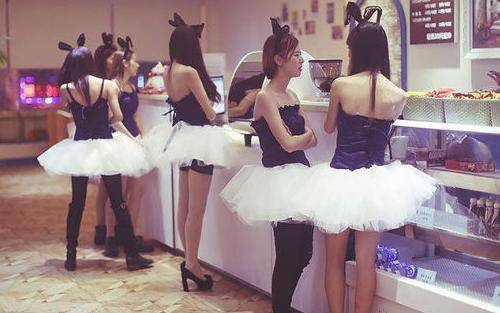 揭游戲陪玩網(wǎng)價(jià)格表 美女陪玩曝加錢有特殊服務(wù)