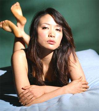 艷星于婕發(fā)傳單維持生計(jì) 生活窘迫欲跳樓自殺