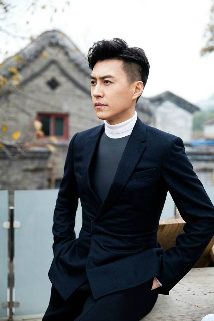 靳東家庭背景不一般 網(wǎng)曝靳東李佳結(jié)婚照