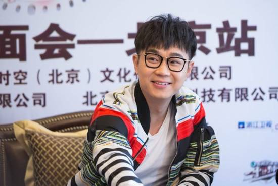 大鵬老婆張文露照片引熱議 網(wǎng)友直呼 美艷動(dòng)人