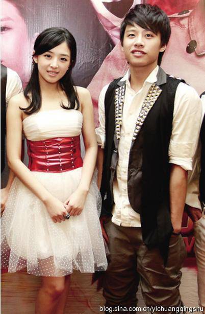 張含韻陪人睡覺(jué)照片外泄 張含韻男朋友被曝光