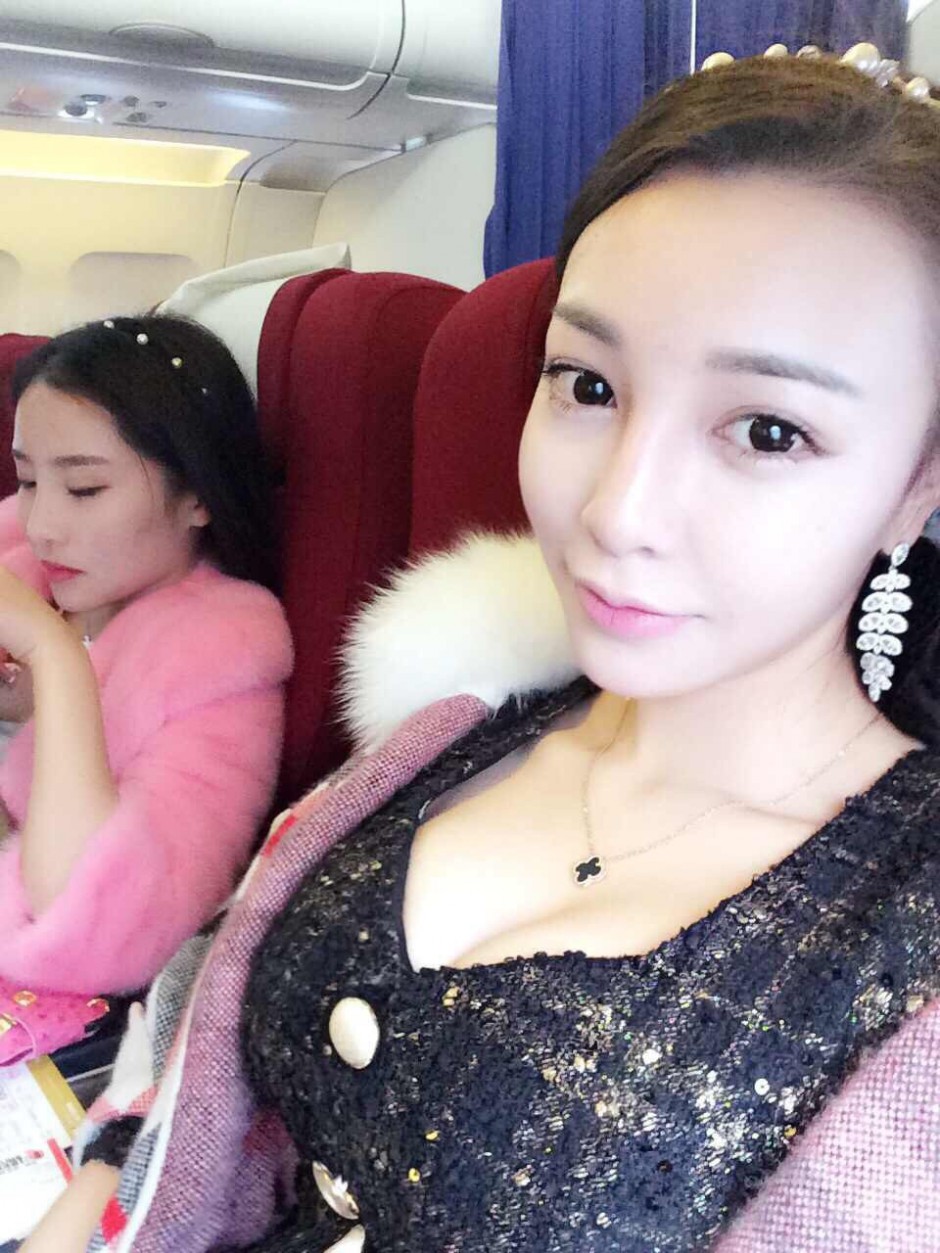 周文羽整容照對(duì)比 周文羽微博曬大量性感私房照