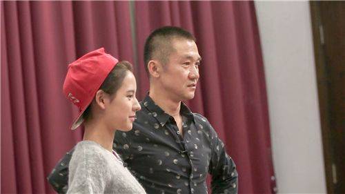 黃志忠現(xiàn)任老婆柯藍(lán)照片合集 揭黃志忠個(gè)人資料