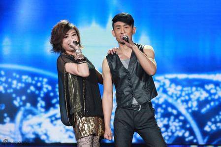 張冬玲和阿寶結(jié)婚照曝光 張冬玲的不良照片遭扒