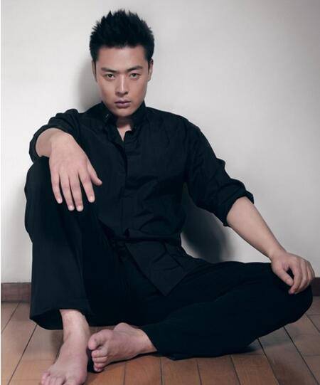 張桐個(gè)人資料曝光 患抑郁癥兩次自殺遭老婆攔截