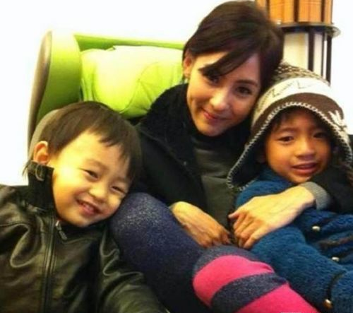 張柏芝兒子是誰(shuí)的 網(wǎng)友指張柏芝兒子像陳冠希