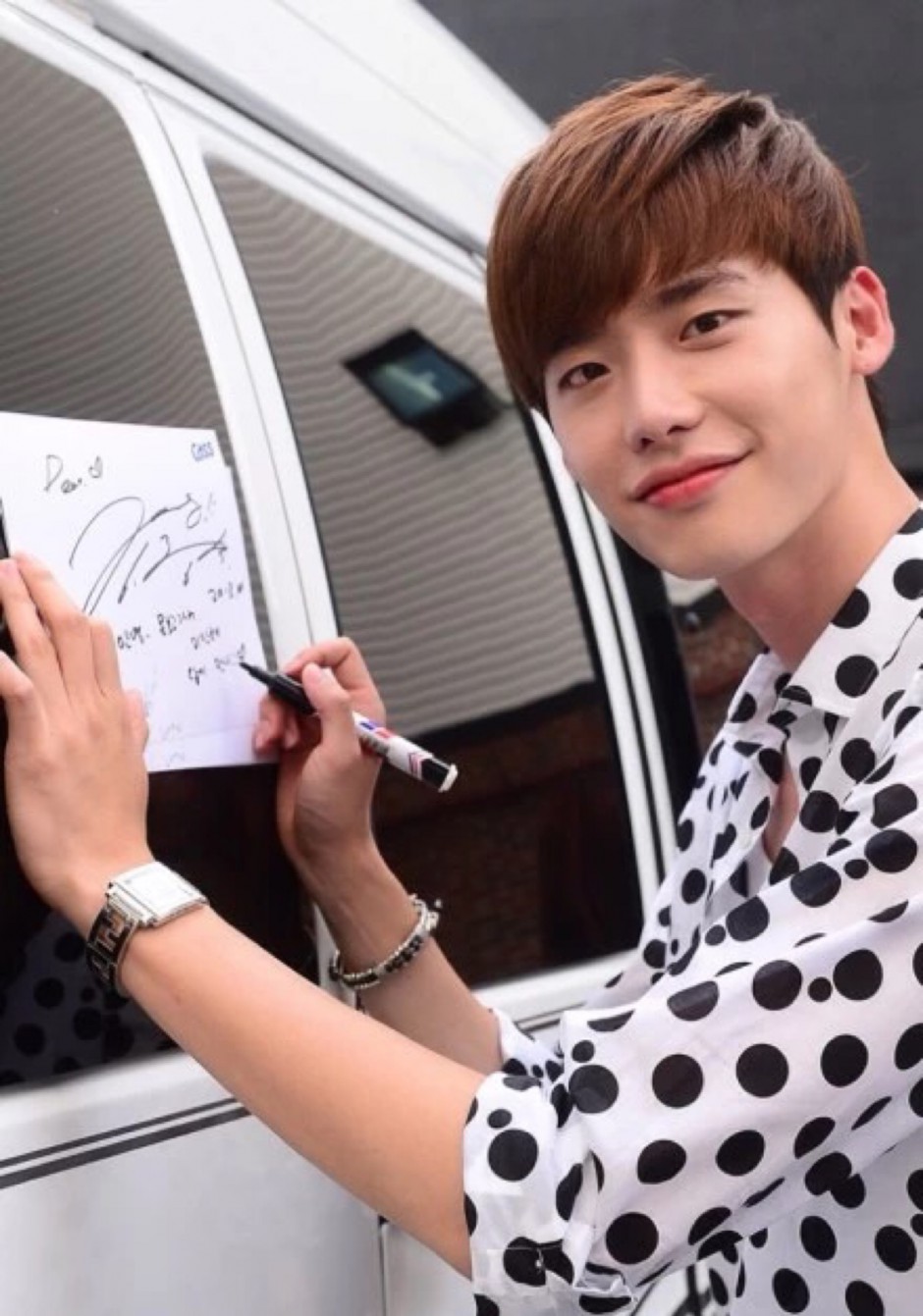 李鐘碩個人資料外泄 李鐘碩承認(rèn)整容只瘦臉隆鼻