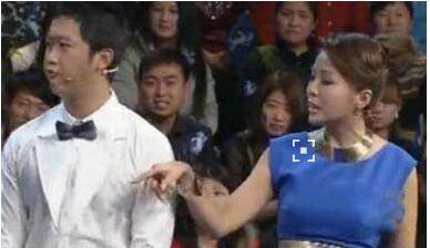 揭朱迅王志離婚真相 主持節(jié)目沒穿內(nèi)衣露凸點(diǎn)