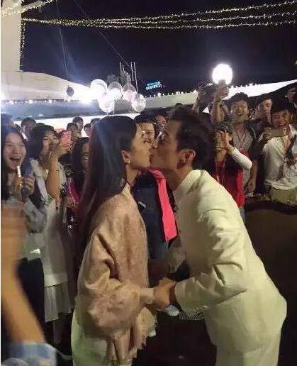 何炅究竟多大了 揭秘何炅王菁戀史及結(jié)婚照